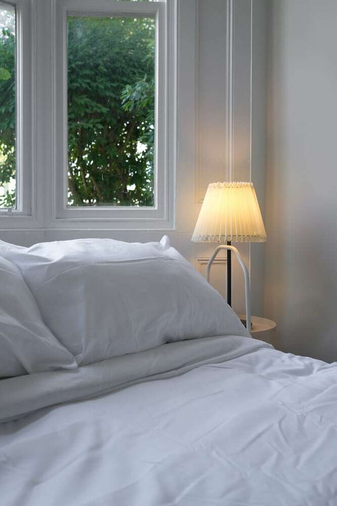2 Bedroom Central Brighton Apartment