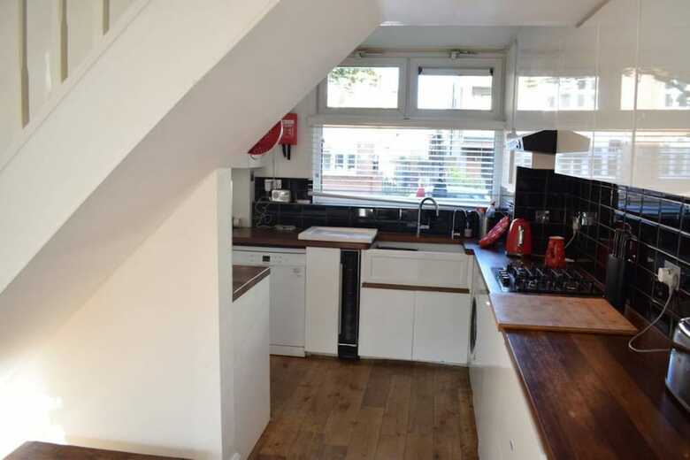 3 Bedroom House With Garden In Brixton