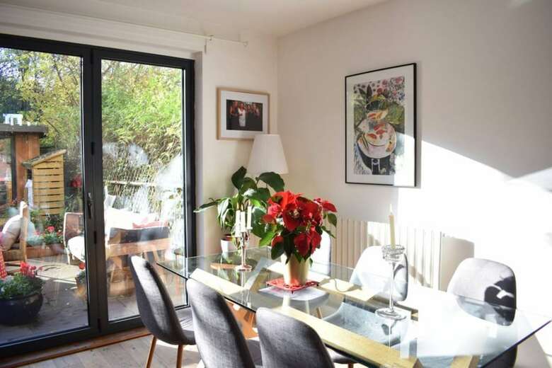 3 Bedroom House With Garden In Brixton