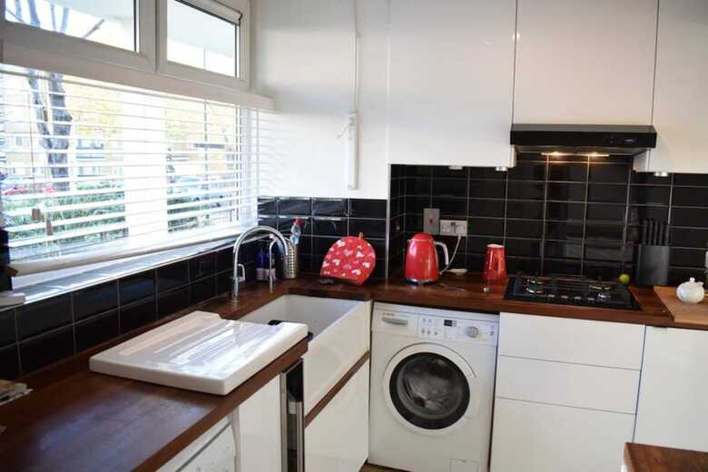 3 Bedroom House With Garden In Brixton