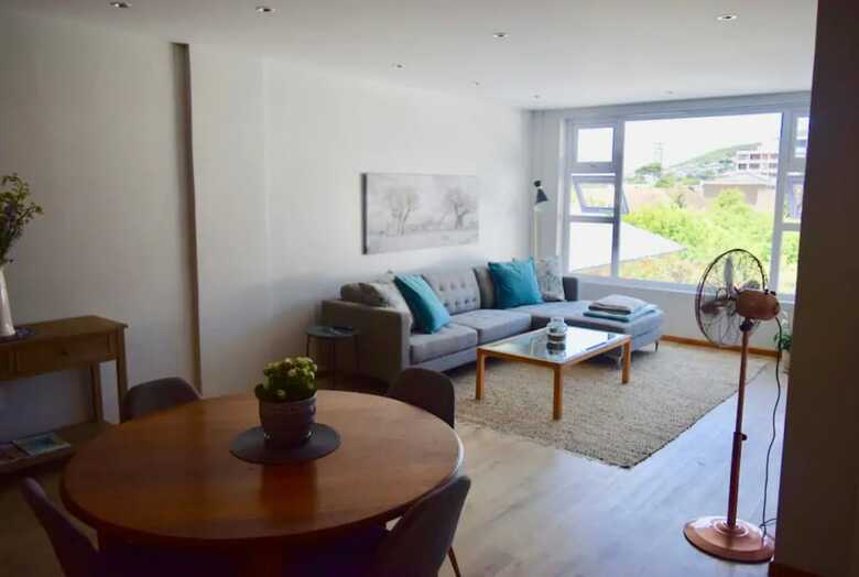 Modern 1bedroom Apartment In Gardens With Table Mountain Views