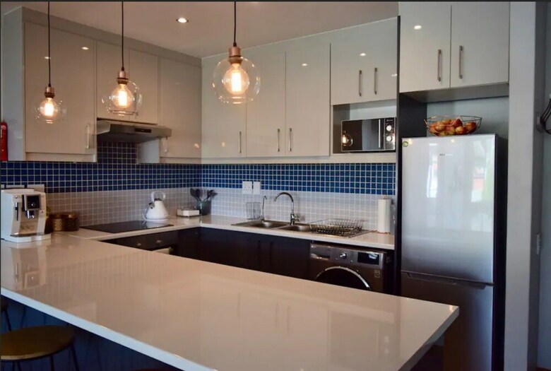 Modern 1bedroom Apartment In Gardens With Table Mountain Views