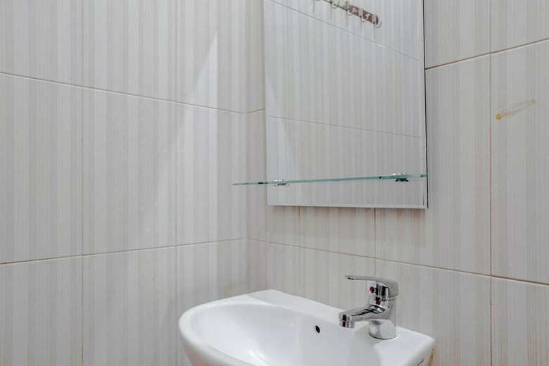 Hotel Reddoorz @ Jalan Biak Roxy Jakarta