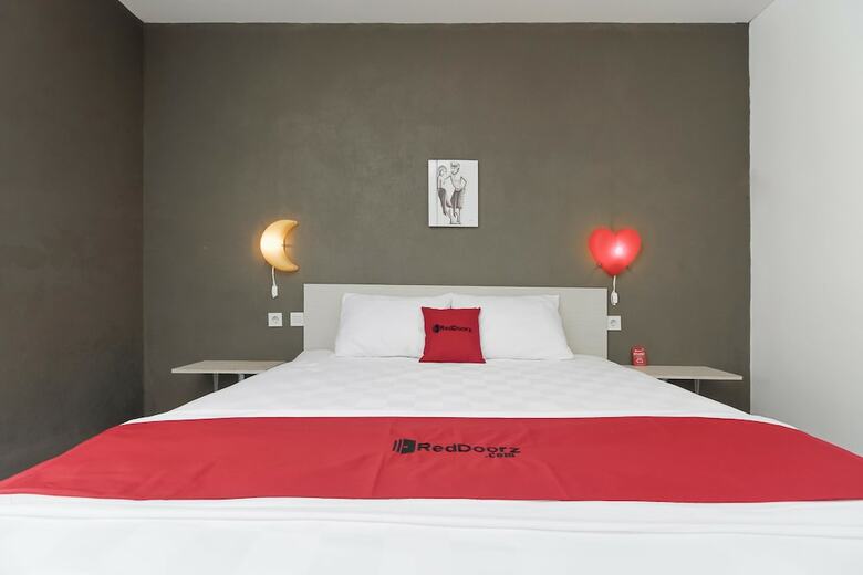 Hotel Reddoorz Near Bundaran Garuda