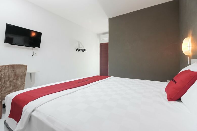 Hotel Reddoorz Near Bundaran Garuda
