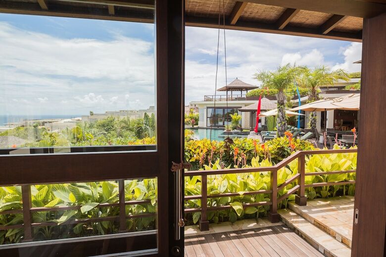 Luxury Clifftop Villas Of Bali