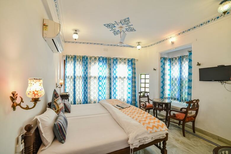 Hotel Devraj Niwas