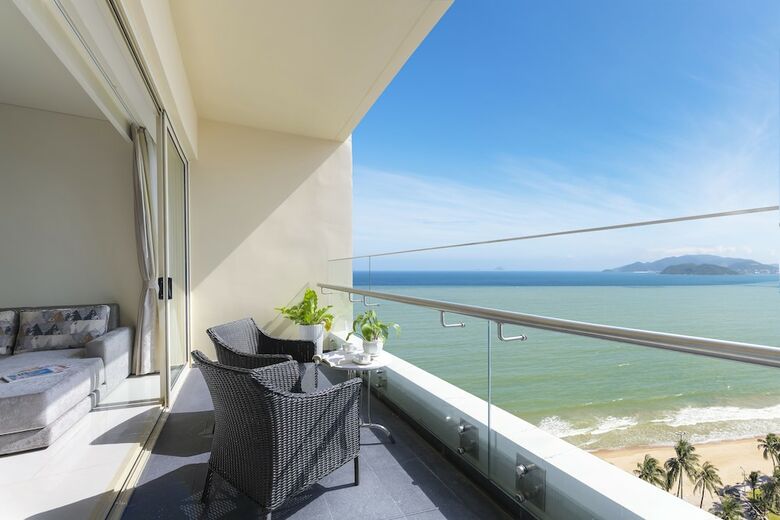 Hotel Christina's Nha Trang Costa Residences