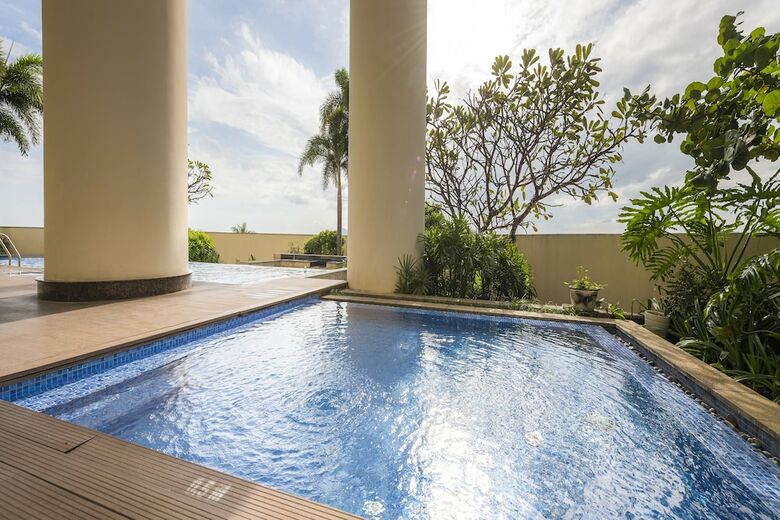 Hotel Christina's Nha Trang Costa Residences