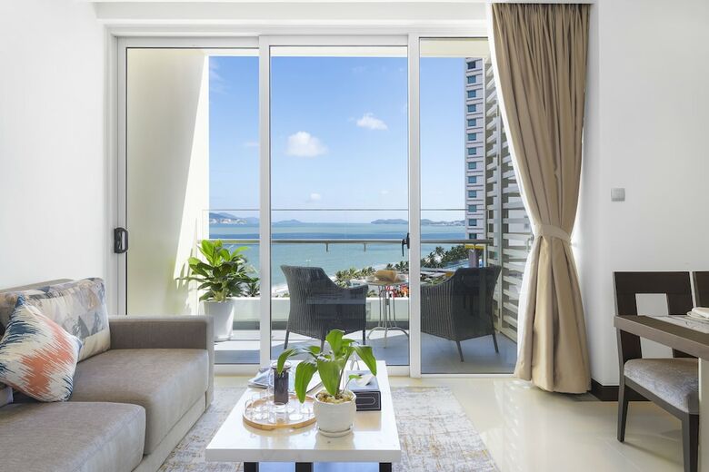Hotel Christina's Nha Trang Costa Residences