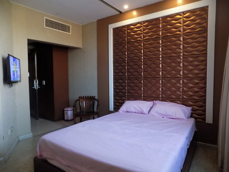 Freedom City Hotel