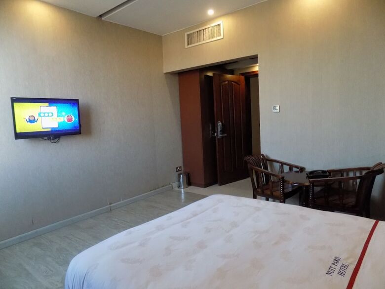 Freedom City Hotel