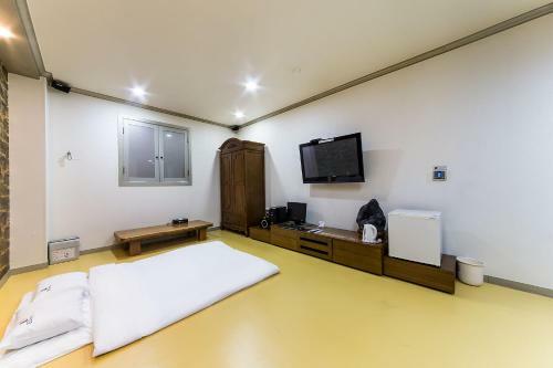 Ed Hotel
