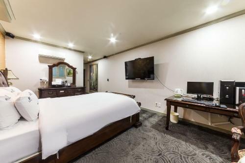 Ed Hotel