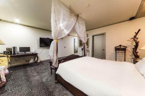 Ed Hotel