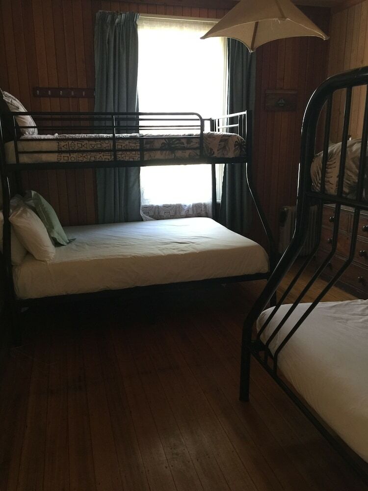 Hotel Lake Leake Inn