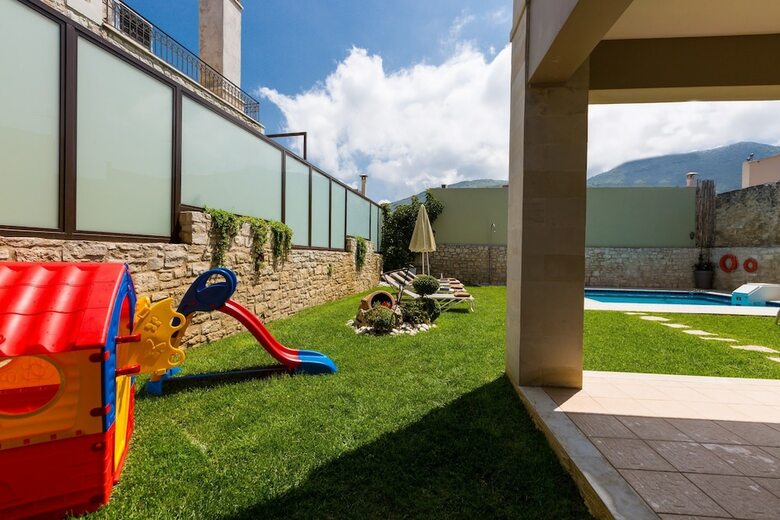 Discrete Villa Chromonastiri