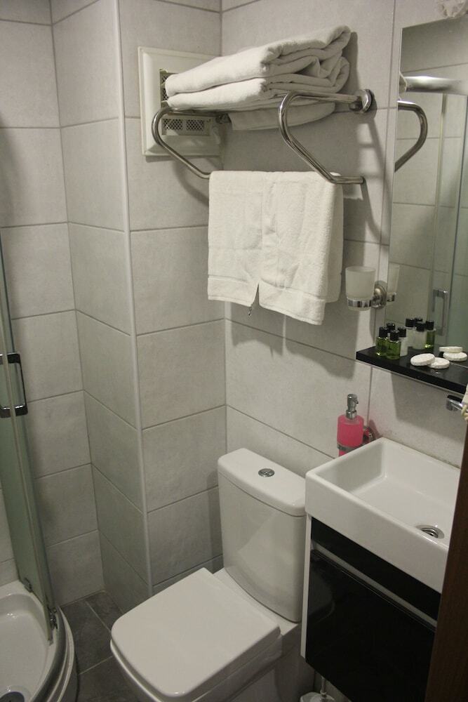 Alf Hotel