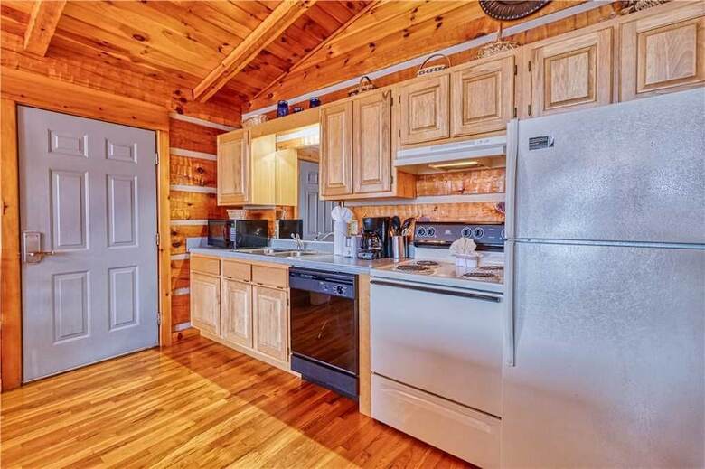Love Me Tender - Studio Cabin