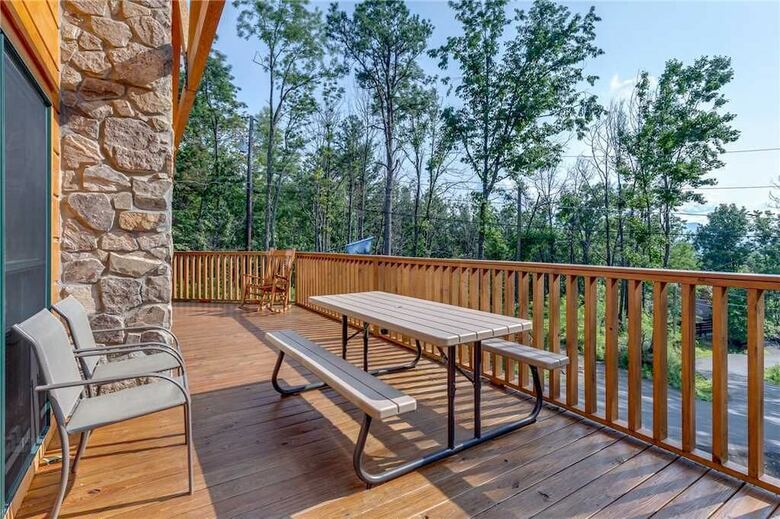 Lone Wolf Lodge - Three Bedroom Cabin