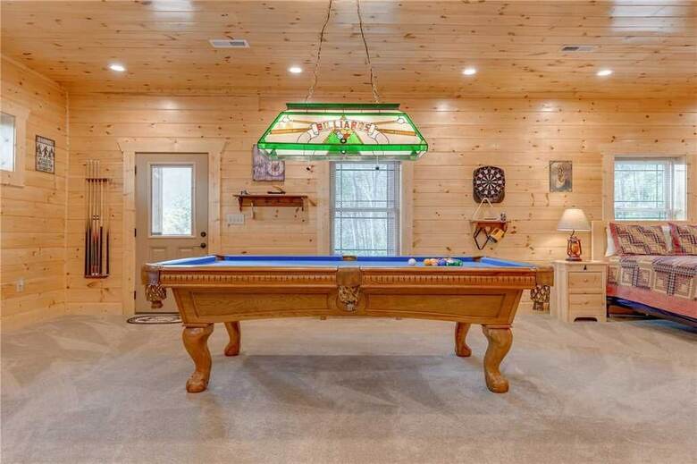 Lone Wolf Lodge - Three Bedroom Cabin