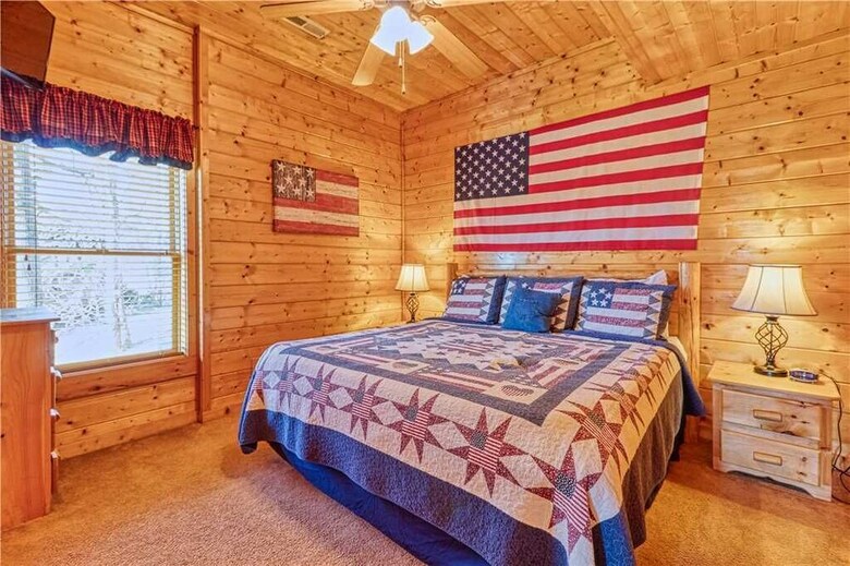 Smoky Mountain Retreat - Five Bedroom Cabin