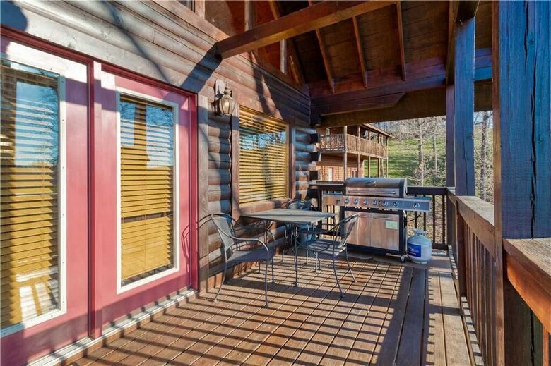 Smoky Mountain Retreat - Five Bedroom Cabin