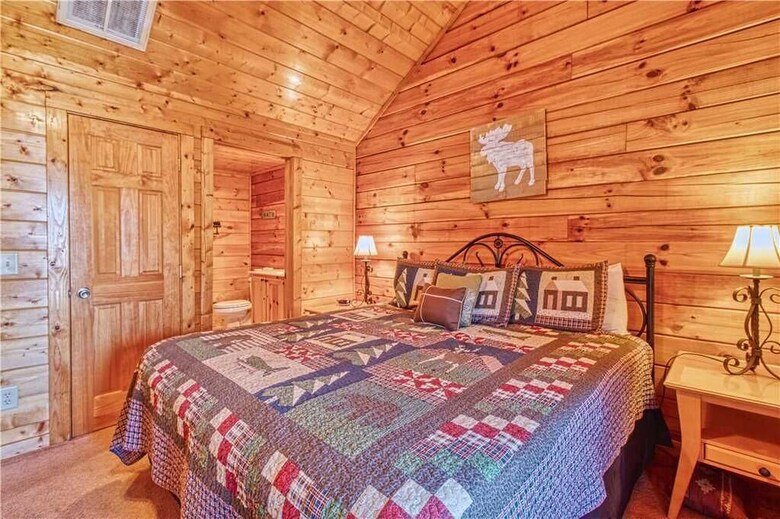 Smoky Mountain Retreat - Five Bedroom Cabin
