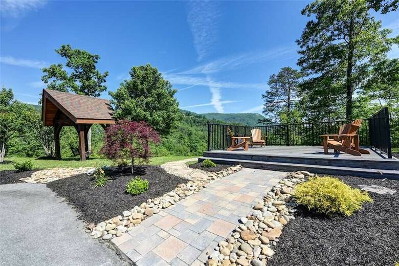 Pool On Summit Point - Four Bedroom Cabin