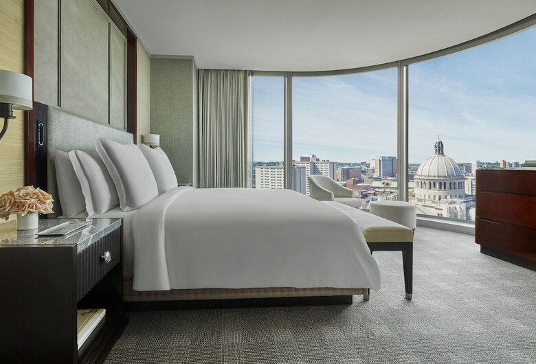 Four Seasons Hotel One Dalton Street, Boston