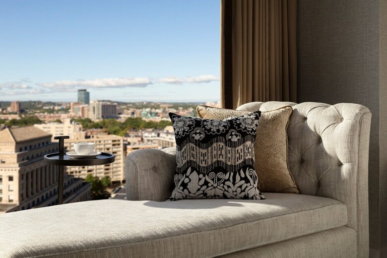 Four Seasons Hotel One Dalton Street, Boston