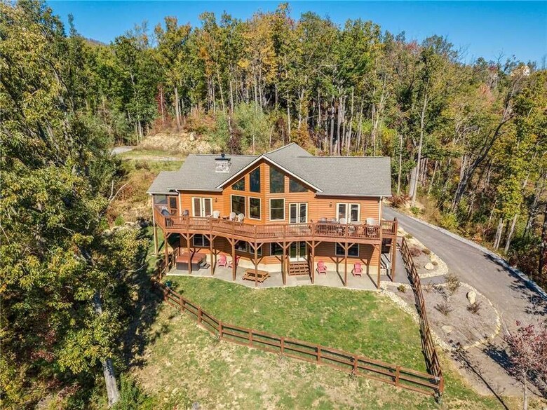 Eagles View - Four Bedroom Cabin