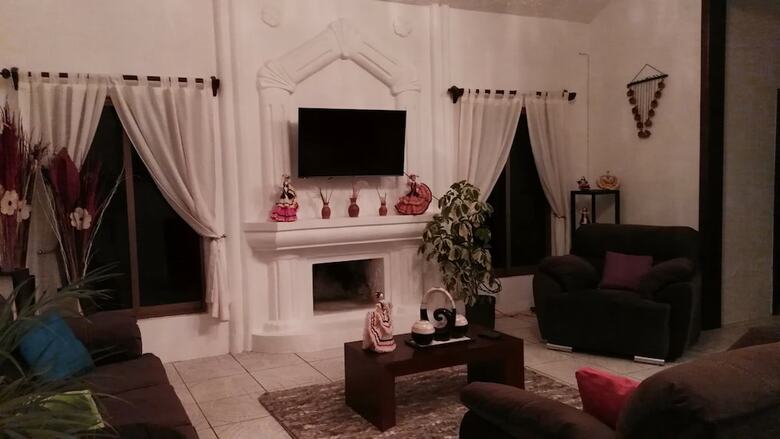 Lia Ajijic - Lakeside B&B