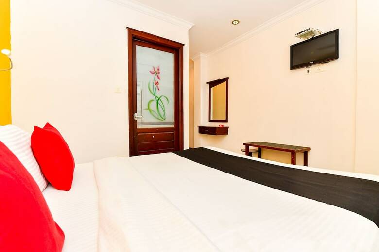 Capital O 848 The Pearl Palace Hotel