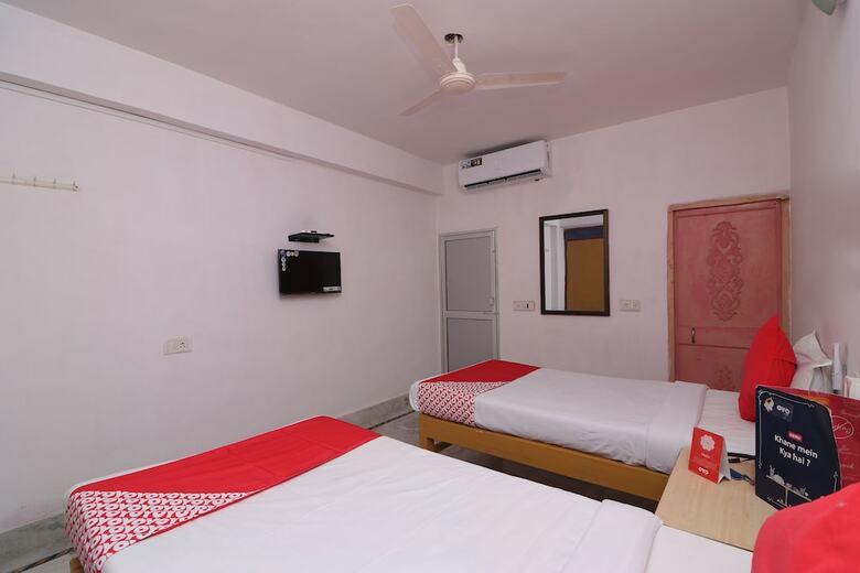 Hotel Oyo 18587 Alok House