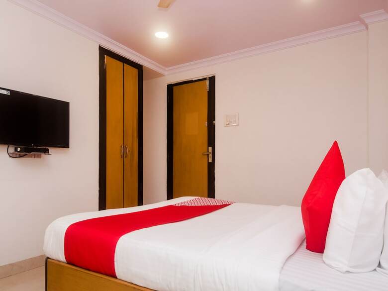 Oyo 19028 Hotel Palm Star