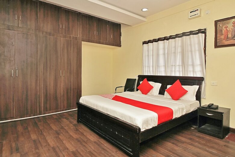 Hotel Oyo 24605 Grand Season