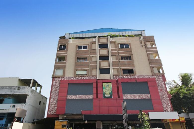 Hotel Oyo 24605 Grand Season