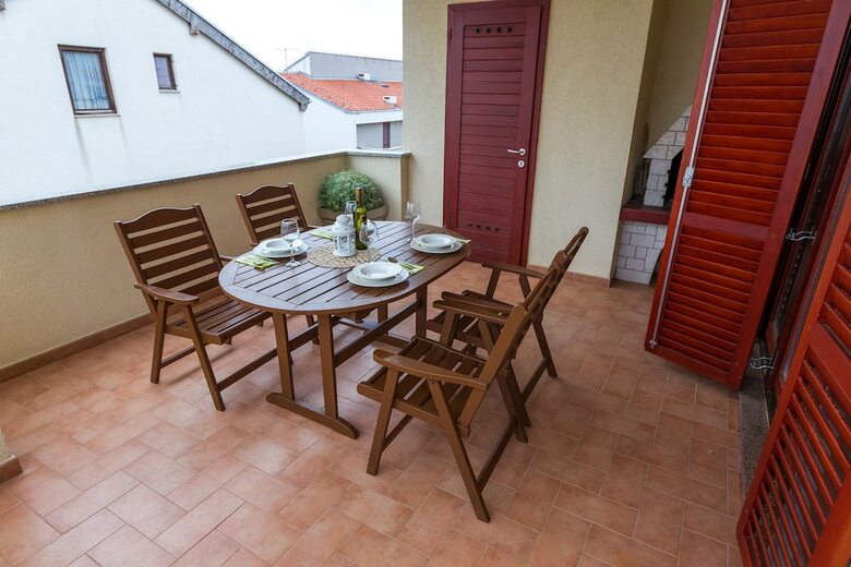 Maru Apartments