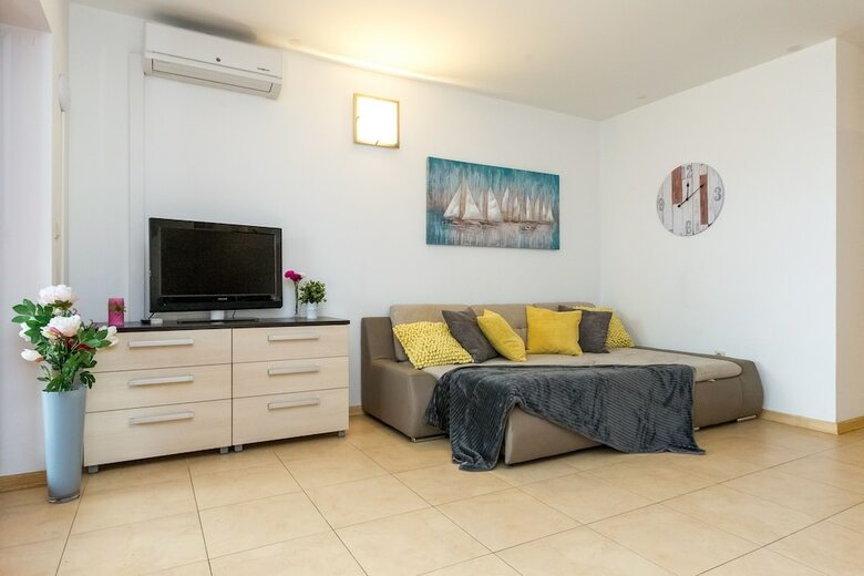 Maru Apartments