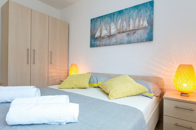 Maru Apartments