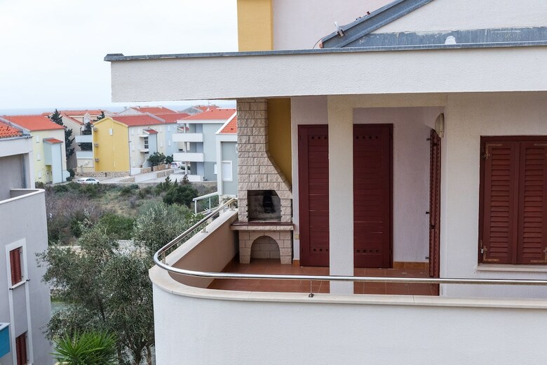 Maru Apartments