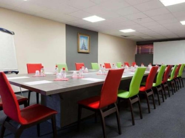 Enzo Hotel Br�tigny