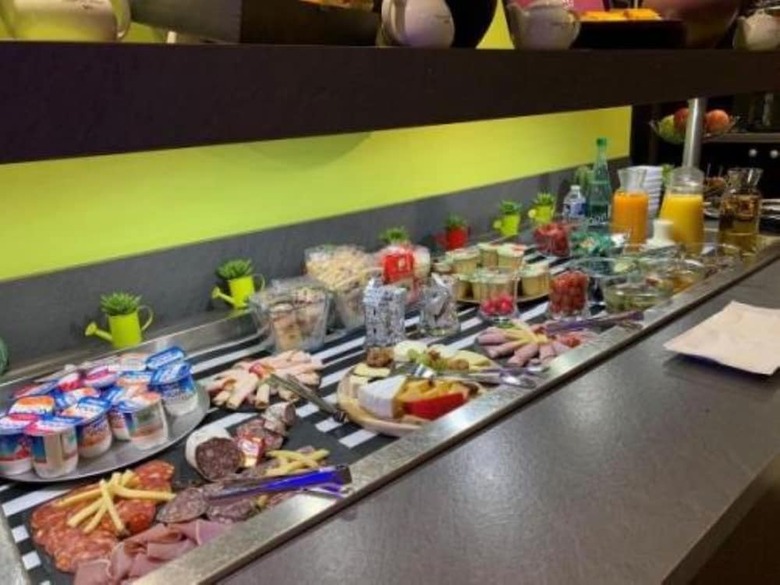 Enzo Hotel Br�tigny