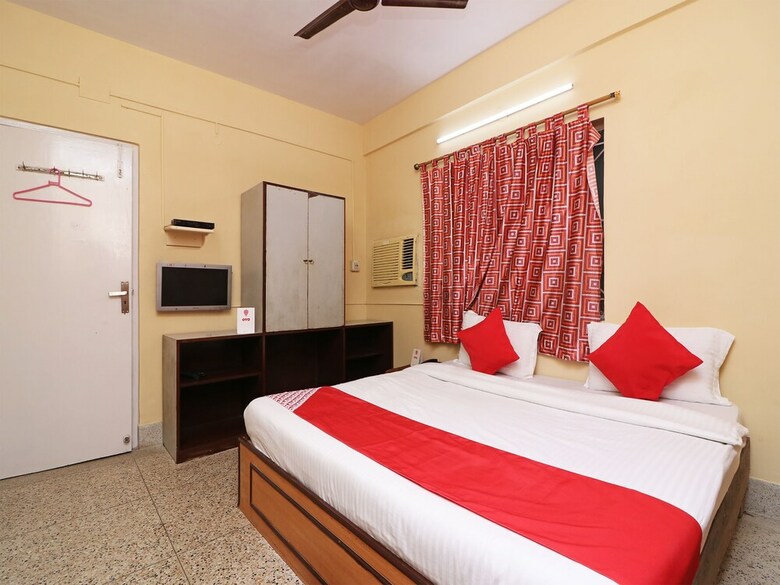 Hotel Oyo 14232 Behala Guest House