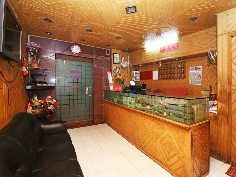 Hotel Oyo 14232 Behala Guest House