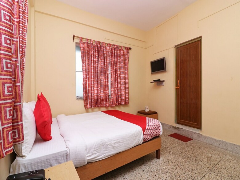 Hotel Oyo 14232 Behala Guest House