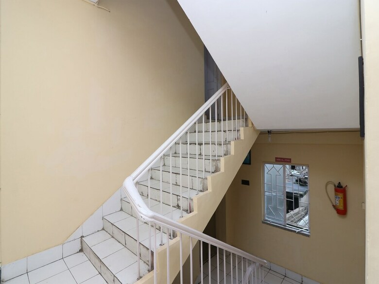 Hotel Oyo 14232 Behala Guest House