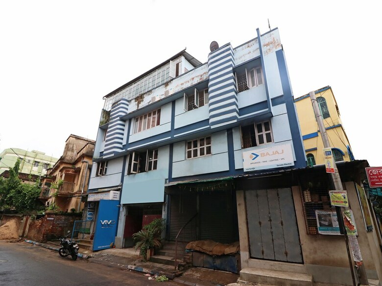 Hotel Oyo 14232 Behala Guest House
