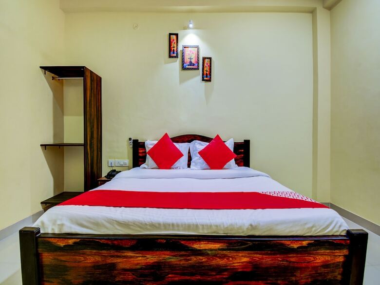 Oyo 22942 Hotel Opal